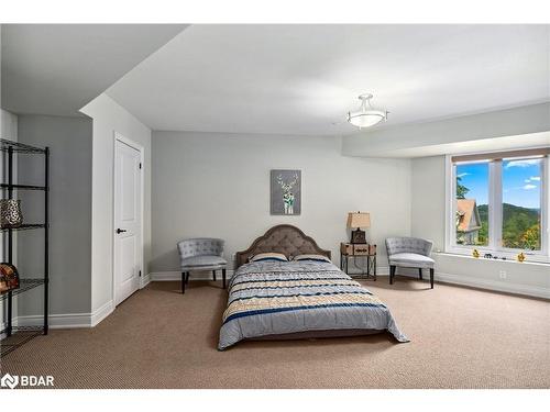 10 Valleycrest Drive, Oro-Medonte, ON - Indoor Photo Showing Bedroom