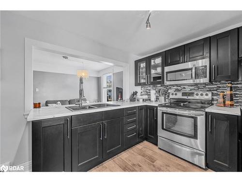 7 Thomson Street, Barrie, ON - Indoor Photo Showing Kitchen With Double Sink With Upgraded Kitchen