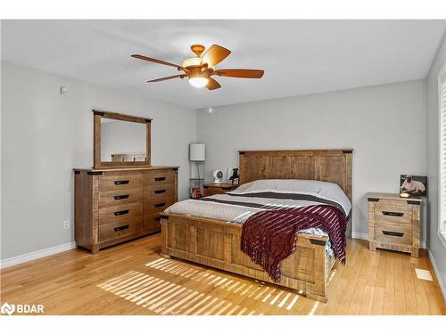 6072 5Th Side Road, Innisfil, ON - Indoor Photo Showing Bedroom