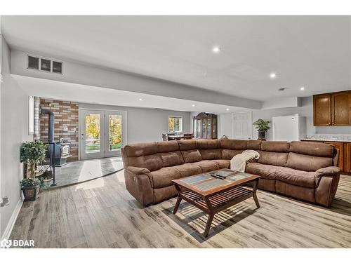 6072 5Th Side Road, Innisfil, ON - Indoor Photo Showing Living Room