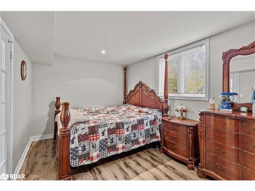 6072 5Th Side Road, Innisfil, ON - Indoor Photo Showing Bedroom