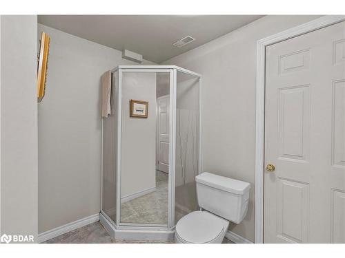 6072 5Th Side Road, Innisfil, ON - Indoor Photo Showing Bathroom