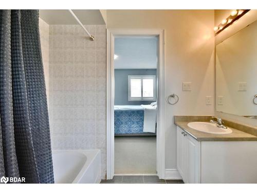 84 Monarchy Street, Barrie, ON - Indoor Photo Showing Bathroom