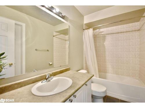 84 Monarchy Street, Barrie, ON - Indoor Photo Showing Bathroom