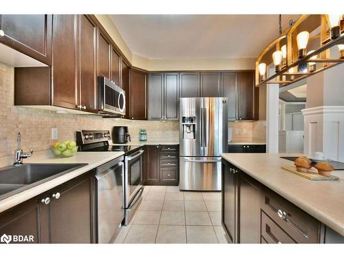 84 Monarchy Street, Barrie, ON - Indoor Photo Showing Kitchen