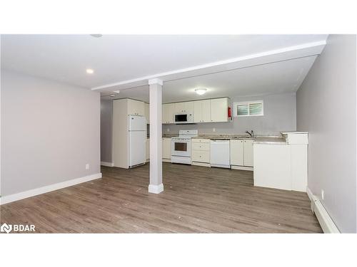 321 St Vincent Street, Barrie, ON - Indoor Photo Showing Kitchen