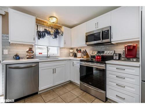 92 Hickling Trail E, Barrie, ON - Indoor Photo Showing Kitchen