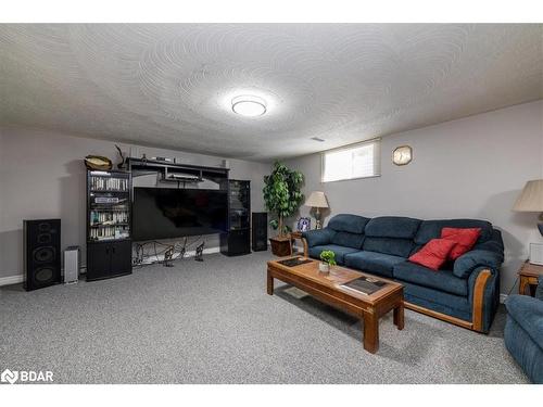 92 Hickling Trail E, Barrie, ON - Indoor Photo Showing Living Room