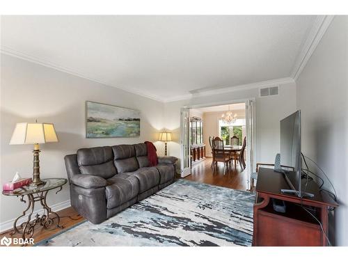 28 Thackeray Crescent, Barrie, ON - Indoor Photo Showing Living Room