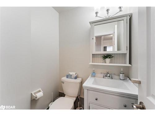 28 Thackeray Crescent, Barrie, ON - Indoor Photo Showing Bathroom