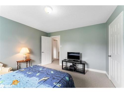 28 Thackeray Crescent, Barrie, ON - Indoor Photo Showing Bedroom