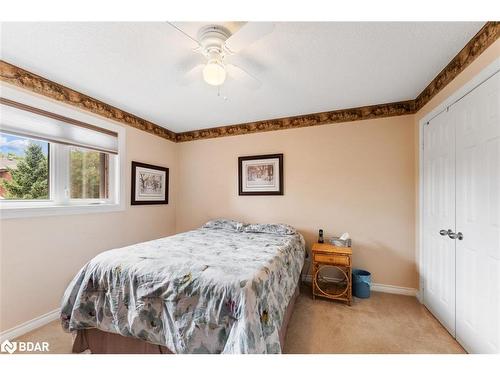 28 Thackeray Crescent, Barrie, ON - Indoor Photo Showing Bedroom