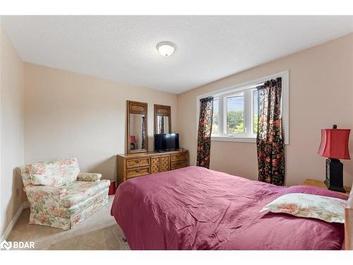 28 Thackeray Crescent, Barrie, ON - Indoor Photo Showing Bedroom