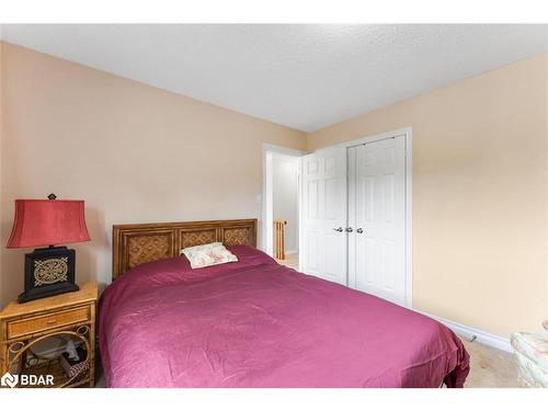 28 Thackeray Crescent, Barrie, ON - Indoor Photo Showing Bedroom