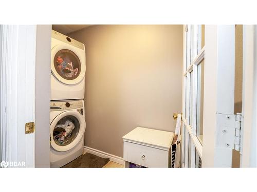 321 St Vincent Street, Barrie, ON - Indoor Photo Showing Laundry Room