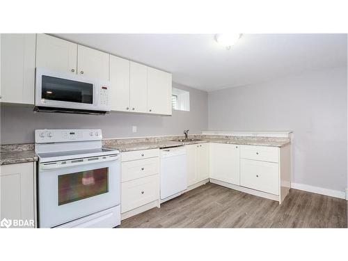 321 St Vincent Street, Barrie, ON - Indoor Photo Showing Kitchen