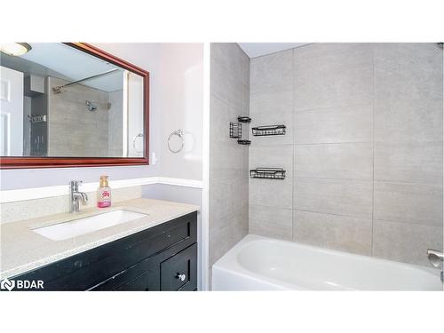 321 St Vincent Street, Barrie, ON - Indoor Photo Showing Bathroom