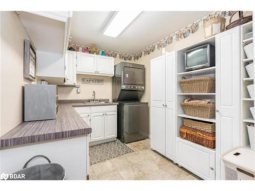 22 O'Donnell Court, Penetanguishene, ON - Indoor Photo Showing Kitchen