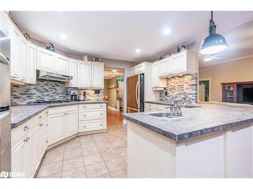 22 O'Donnell Court, Penetanguishene, ON - Indoor Photo Showing Kitchen With Upgraded Kitchen