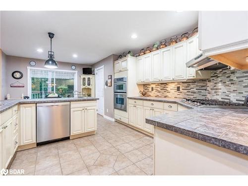 22 O'Donnell Court, Penetanguishene, ON - Indoor Photo Showing Kitchen With Upgraded Kitchen