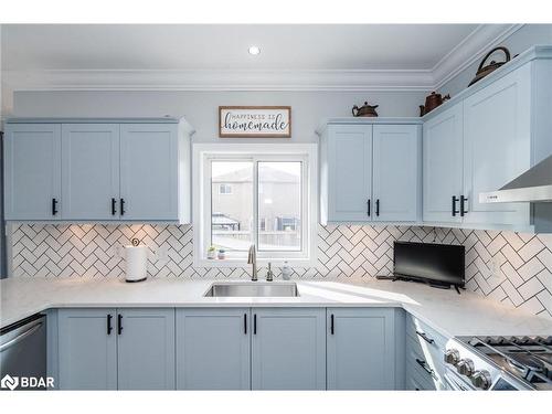 63 Prince George Crescent, Barrie, ON - Indoor Photo Showing Kitchen