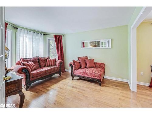 5 Kelsey Crescent, Barrie, ON - Indoor Photo Showing Living Room