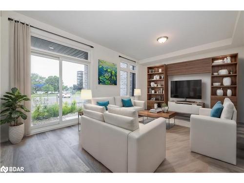 68 Wyn Wood Lane, Orillia, ON - Indoor Photo Showing Living Room