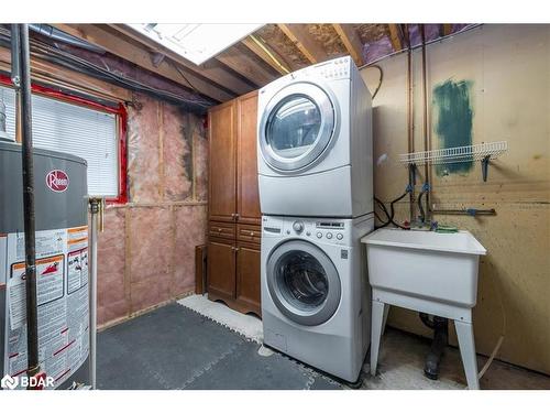 18 Nugent Court, Barrie, ON - Indoor Photo Showing Laundry Room