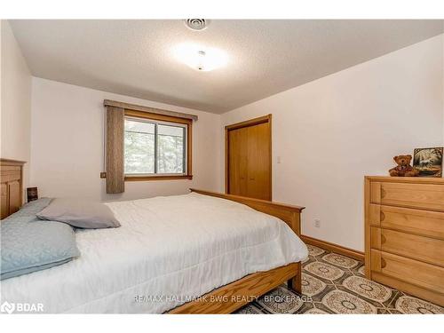 206 Park Road, Tiny, ON - Indoor Photo Showing Bedroom