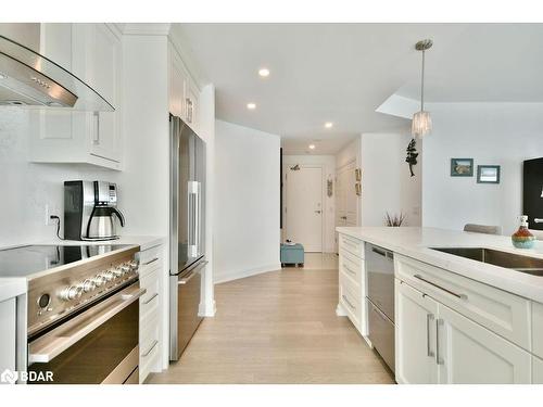 1503-6 Toronto Street, Barrie, ON - Indoor Photo Showing Kitchen With Upgraded Kitchen