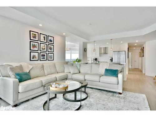 1503-6 Toronto Street, Barrie, ON - Indoor Photo Showing Living Room