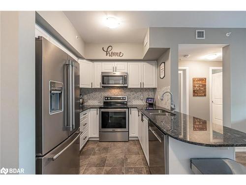 405-302 Essa Road, Barrie, ON - Indoor Photo Showing Kitchen With Double Sink With Upgraded Kitchen