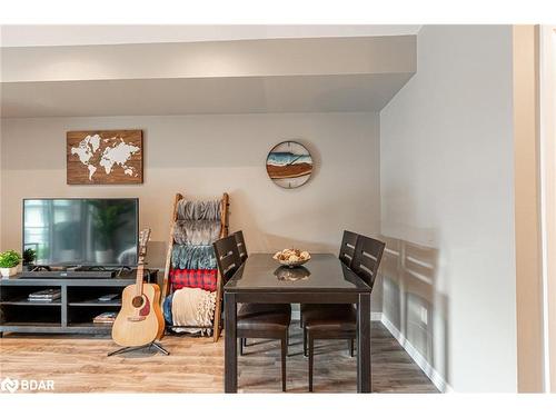 405-302 Essa Road, Barrie, ON - Indoor Photo Showing Dining Room