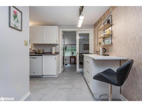 22 Primrose Lane, Innisfil, ON - Indoor Photo Showing Kitchen