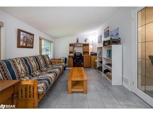 22 Primrose Lane, Innisfil, ON - Indoor Photo Showing Living Room