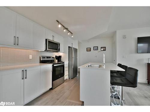 818-58 Lakeside Terrace, Barrie, ON - Indoor Photo Showing Kitchen