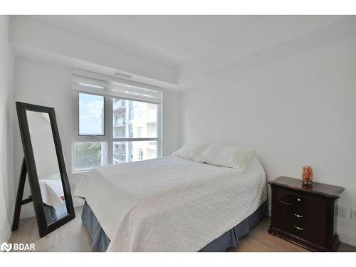 818-58 Lakeside Terrace, Barrie, ON - Indoor Photo Showing Bedroom