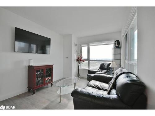 818-58 Lakeside Terrace, Barrie, ON - Indoor Photo Showing Living Room