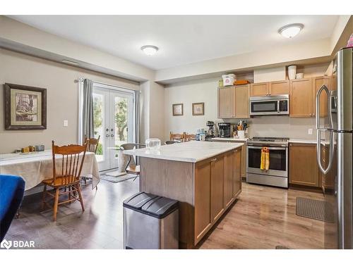 117 Rosehill Boulevard, Oshawa, ON - Indoor Photo Showing Kitchen