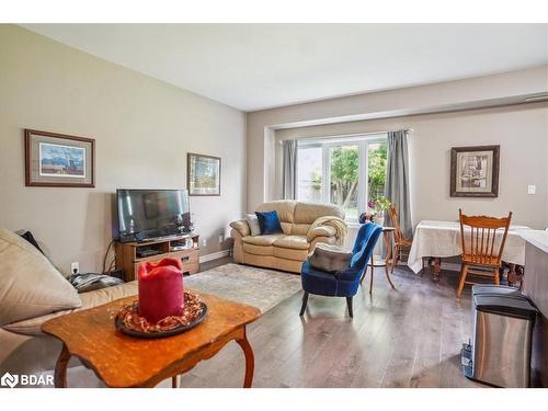 117 Rosehill Boulevard, Oshawa, ON - Indoor Photo Showing Living Room