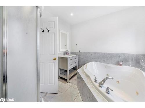 64 Golden Meadow Road, Barrie, ON - Indoor Photo Showing Bathroom