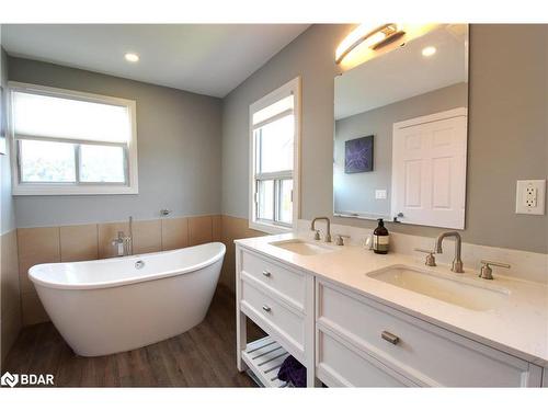 28 Radford Avenue, Fort Erie, ON - Indoor Photo Showing Bathroom