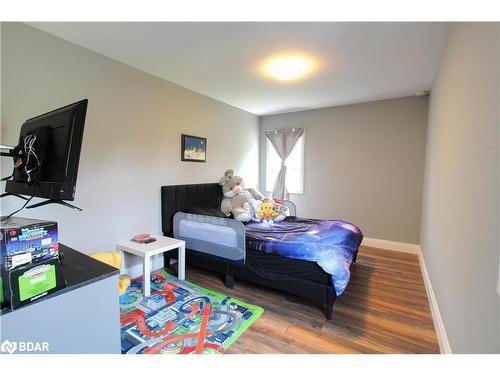 28 Radford Avenue, Fort Erie, ON - Indoor Photo Showing Bedroom