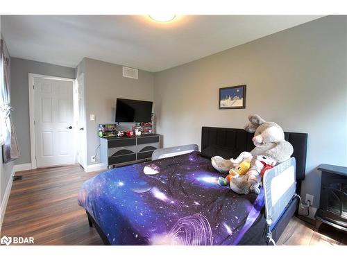 28 Radford Avenue, Fort Erie, ON - Indoor Photo Showing Bedroom