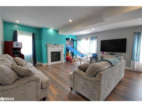 28 Radford Avenue, Fort Erie, ON - Indoor Photo Showing Living Room With Fireplace