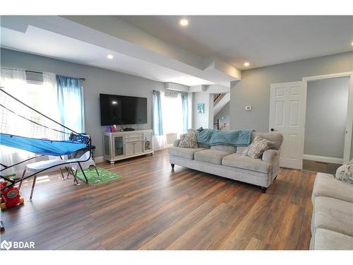 28 Radford Avenue, Fort Erie, ON - Indoor Photo Showing Living Room