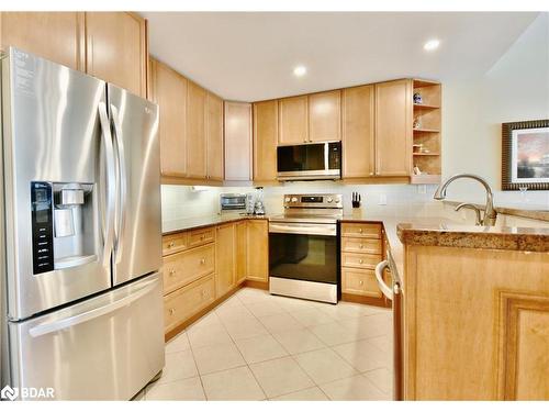 709-6 Toronto Street, Barrie, ON - Indoor Photo Showing Kitchen