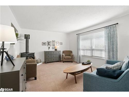 2053 Chantler Street, Innisfil, ON - Indoor Photo Showing Living Room