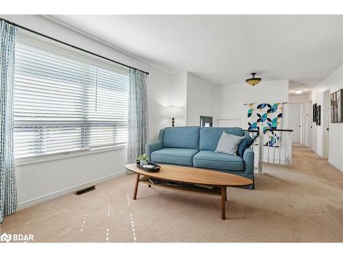 2053 Chantler Street, Innisfil, ON - Indoor Photo Showing Living Room