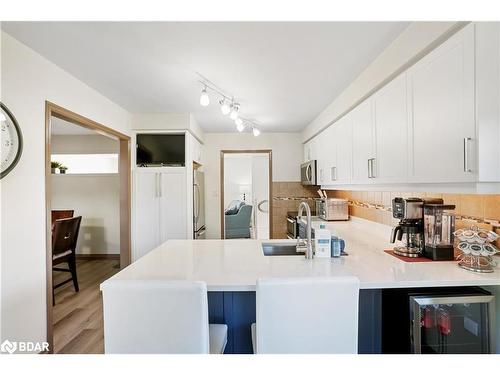 2053 Chantler Street, Innisfil, ON - Indoor Photo Showing Kitchen With Upgraded Kitchen